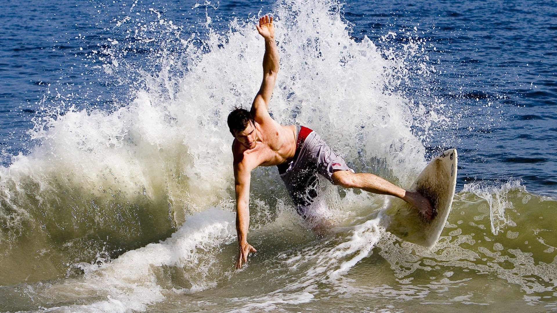 传统摔跤表演，传承文化展现力量，传统摔跤基本功