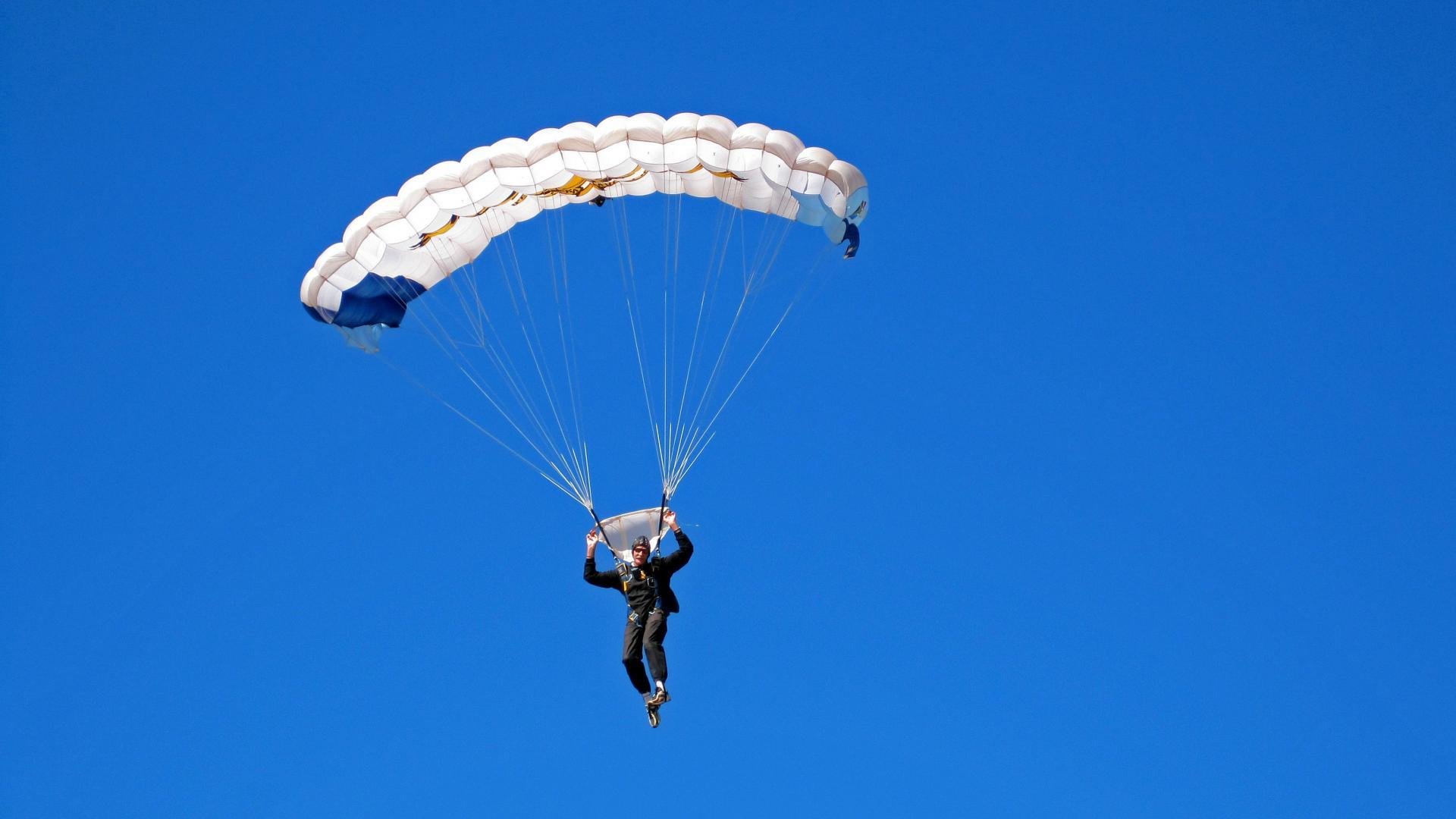 热血比赛中球员们豪情万丈，战至最后，热血篮球球员