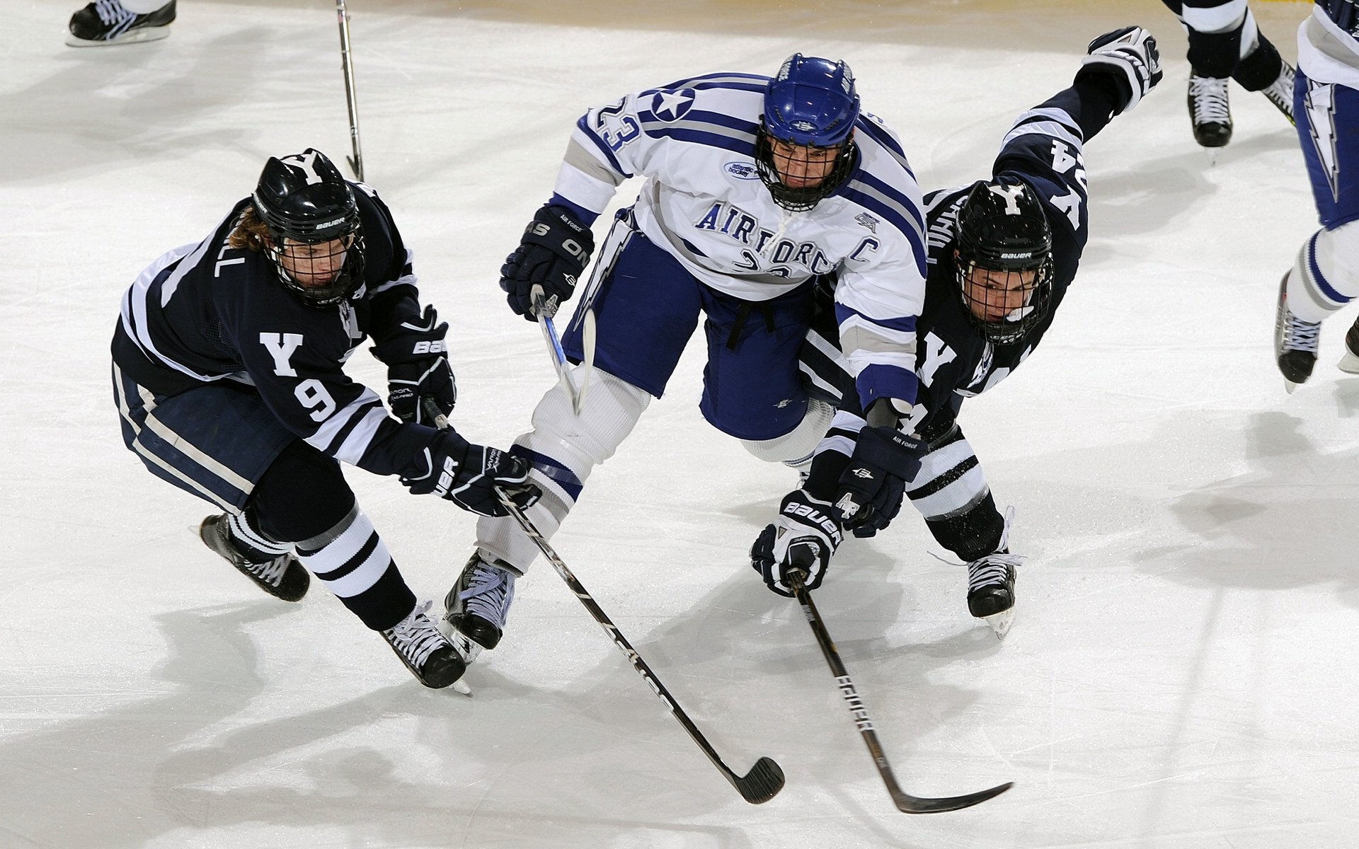 电竞直播平台商业模式创新及品牌建设策略分析，电竞比赛直播产业